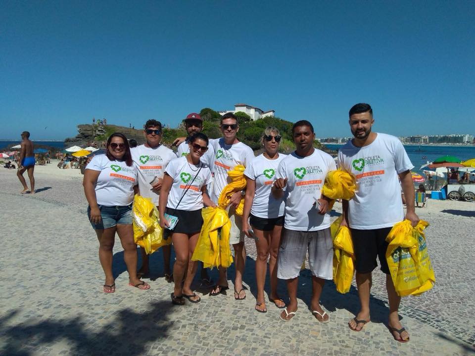 Equipe da Comnsercaf realiza campanha de conscientização ambiental em praias da cidade durante o feriado da Semana Santa