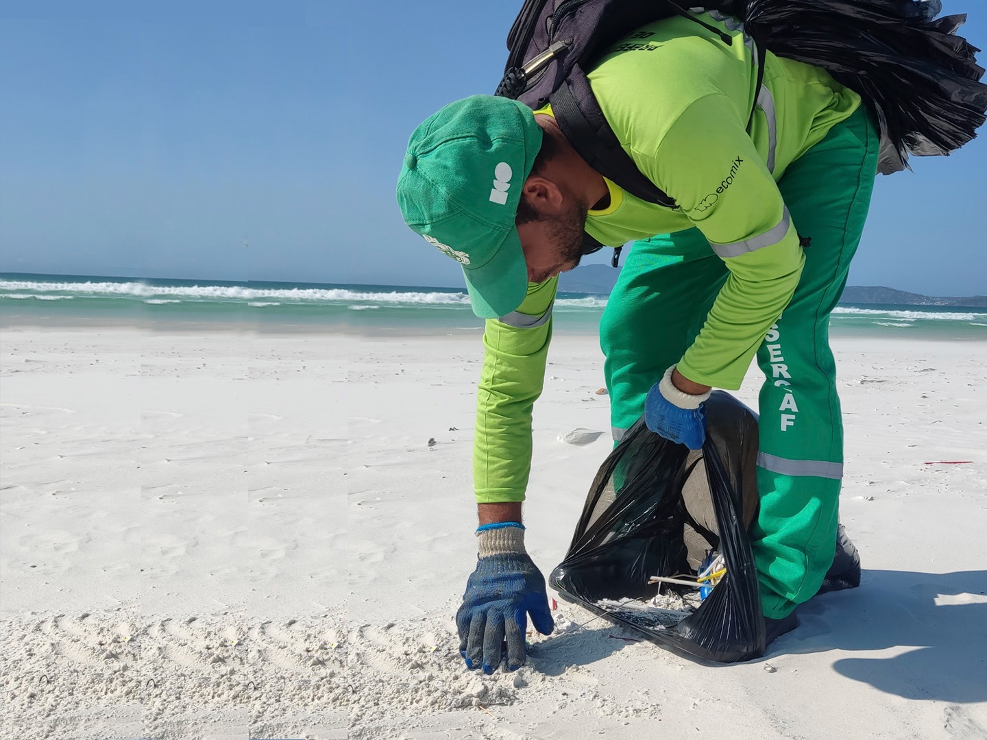 Comsercaf mantém compromisso de limpeza contínua das praias para preservar o litoral de Cabo Frio