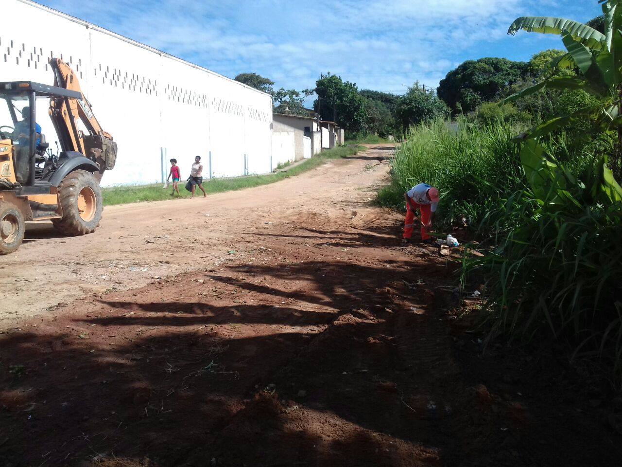 Bairro Maria Joaquina recebe serviços de limpeza, capina, pintura de meios fios, reparos na iluminação, regularização da coleta de lixos orgânicos e intervenção de tratores e roçadeiras no mês de abril