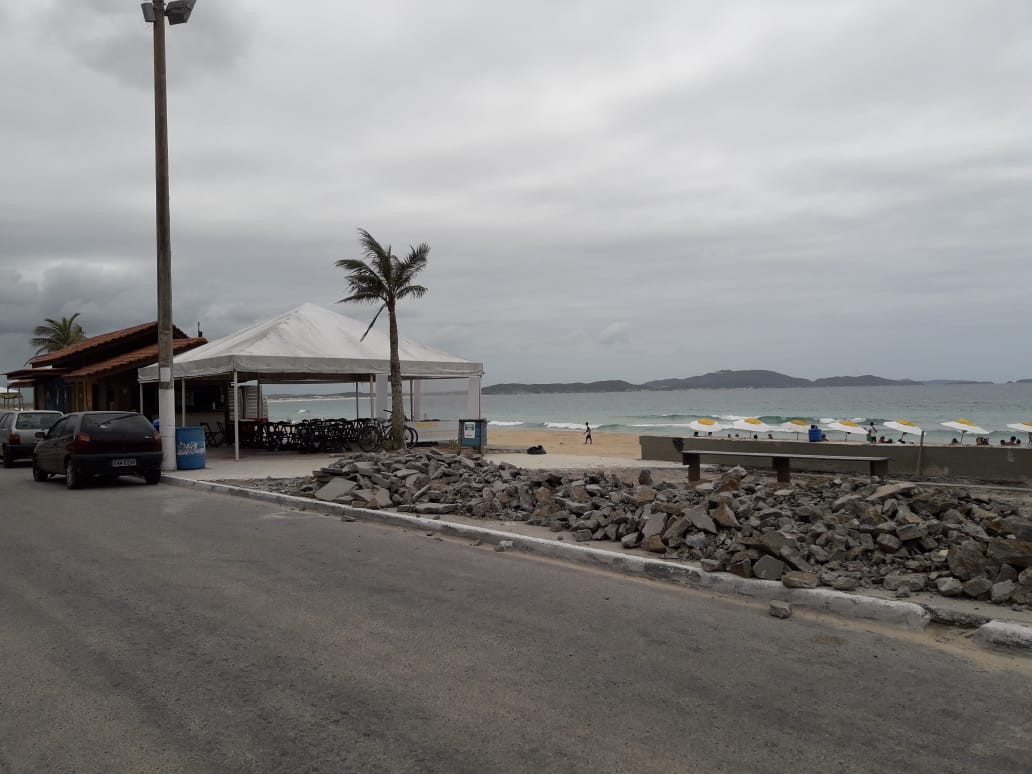 Prefeitura inicia obras na Praia do Peró