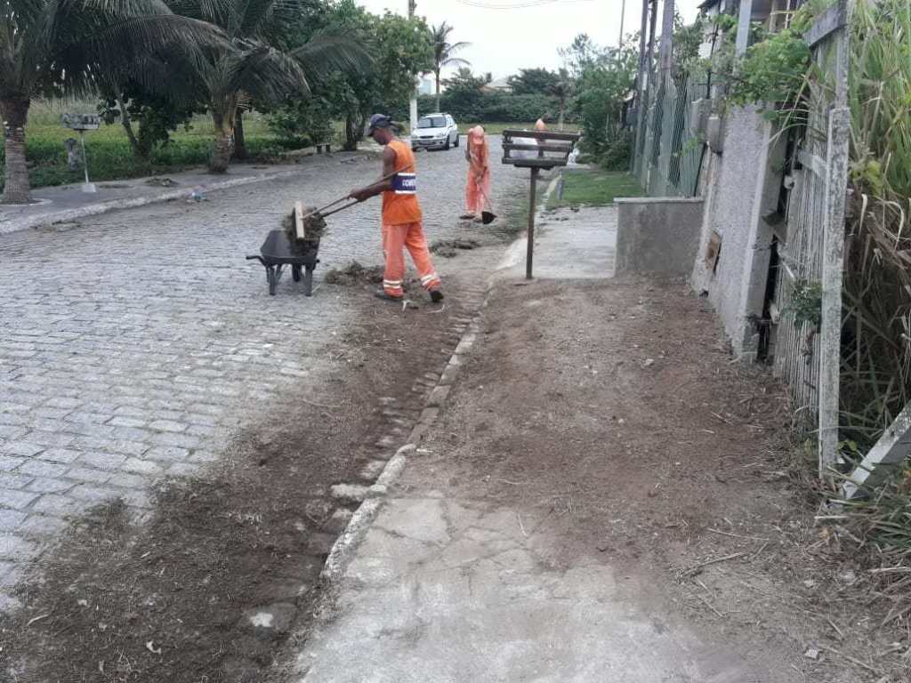 Prefeitura de Cabo Frio realiza um mutirão de limpeza e manutenção nos bairros Foguete e Vila do Sol