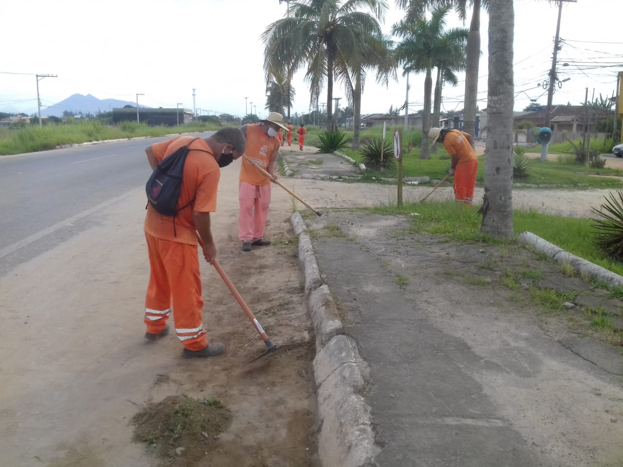 Prefeitura inicia mutirão de limpeza na Rodovia Amaral Peixoto