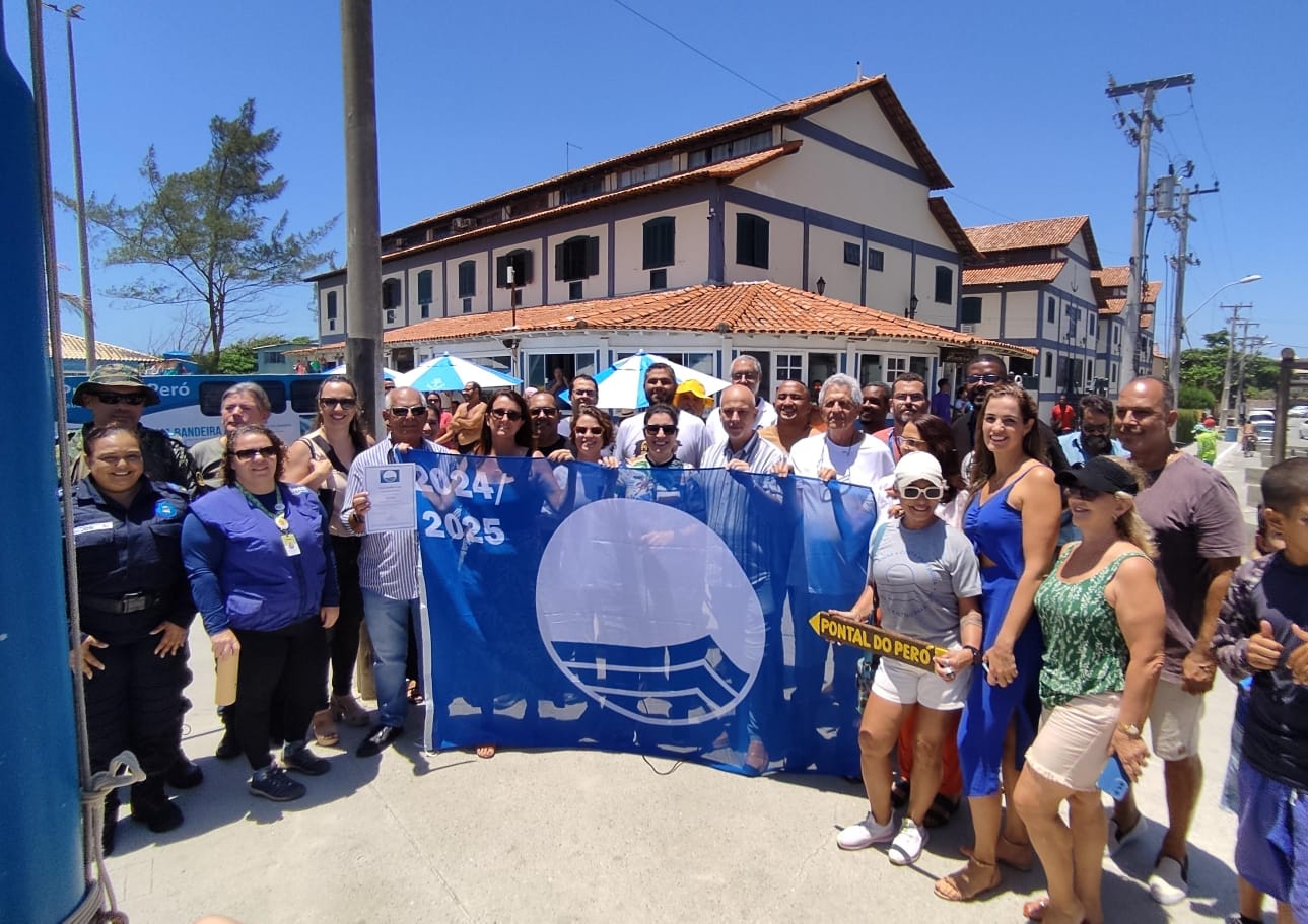 Em cerimônia na Praia do Peró, Cabo Frio hasteia Bandeira Azul