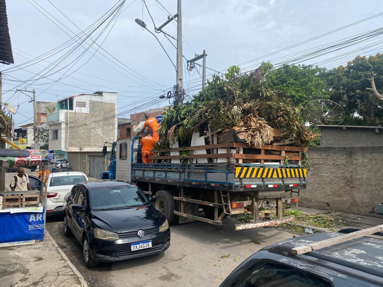 Mutirão de limpeza recolhe 34 toneladas de resíduos no bairro Jacaré, em Cabo Frio