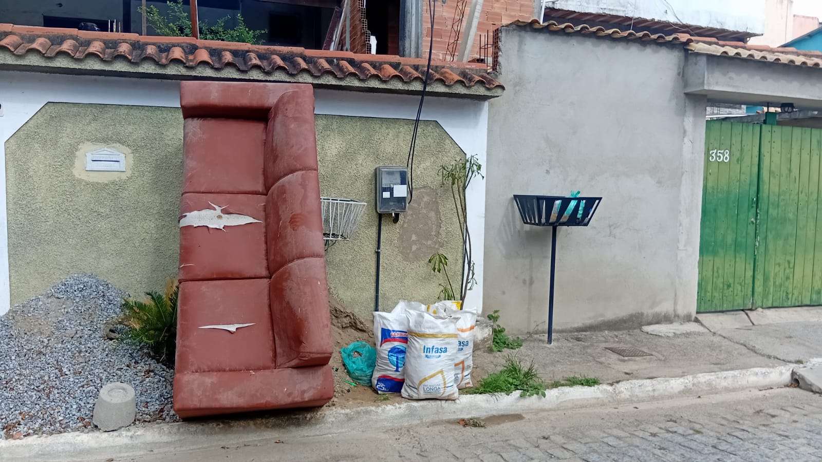 Mais de 112 toneladas de inservíveis são recolhidas das ruas de Cabo Frio na primeira semana de abril
