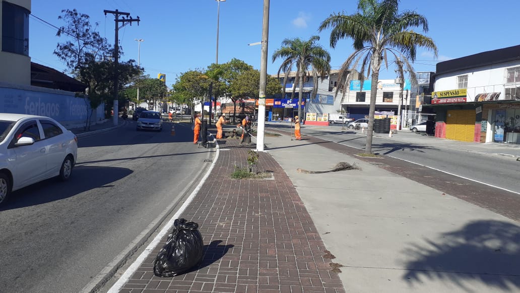 Prefeitura realiza mutirão de limpeza na Avenida Júlia Kubitschek