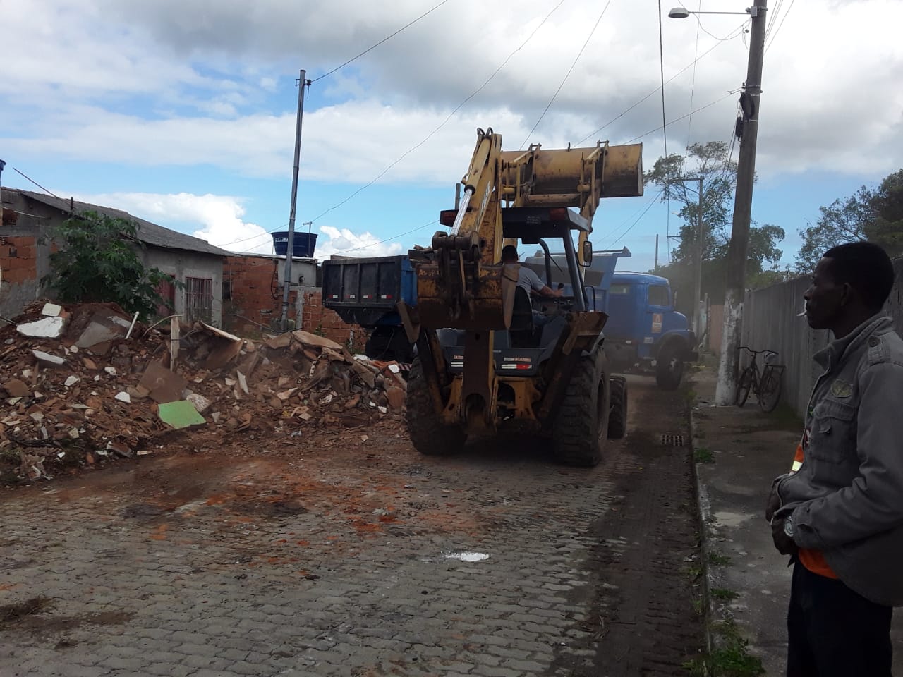 Comsercaf realiza mutirão de limpeza no Parque Eldorado 2