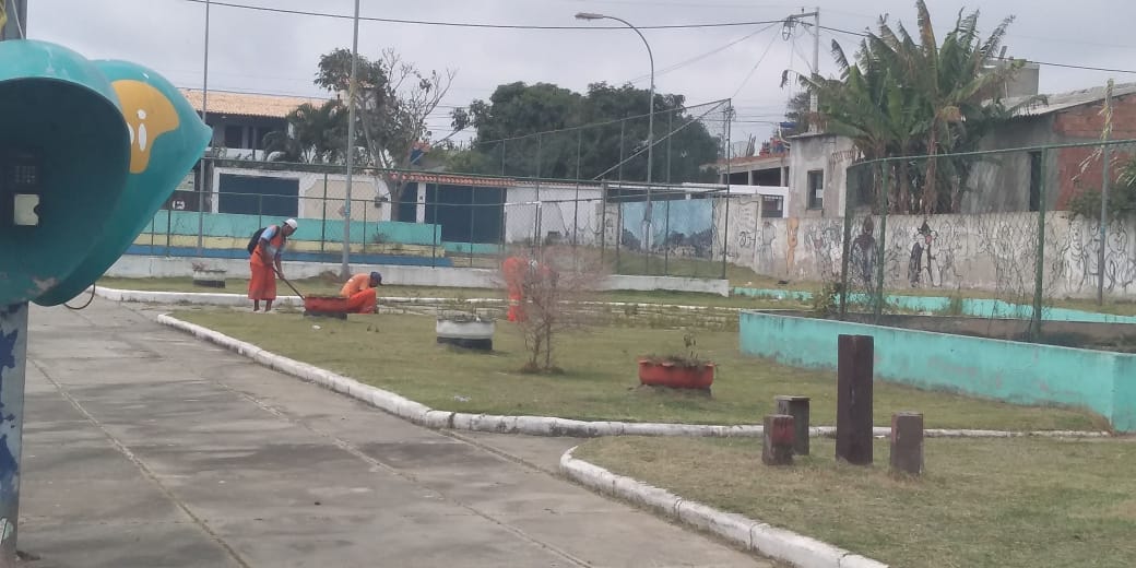 Comsercaf realiza mutirão de limpeza em praças de Cabo Frio