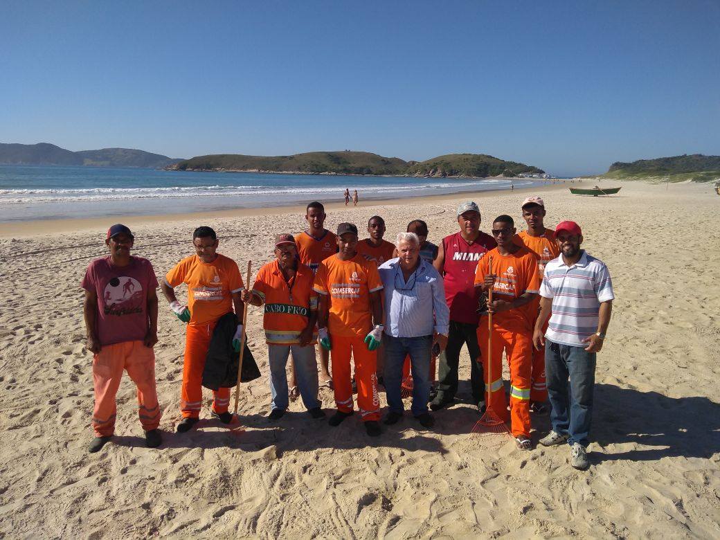 COMSERCAF movimenta várias setores de sua equipe no Peró, preparando o bairro para participar da certificação do Bandeira Azul