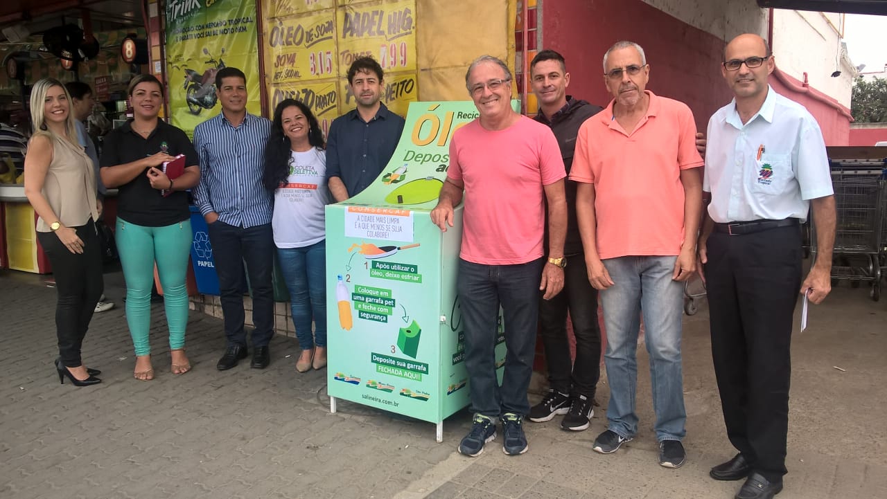 Comsercaf, Coordenadoria Municipal do Meio Ambiente e Salineira instalam unidade ecoponto “Recicle seu Óleo” no Mercado Tropical, em Cabo Frio