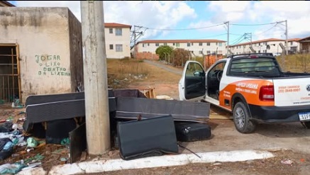 Esses são alguns dos lixos que a população joga pelas ruas de Cabo Frio