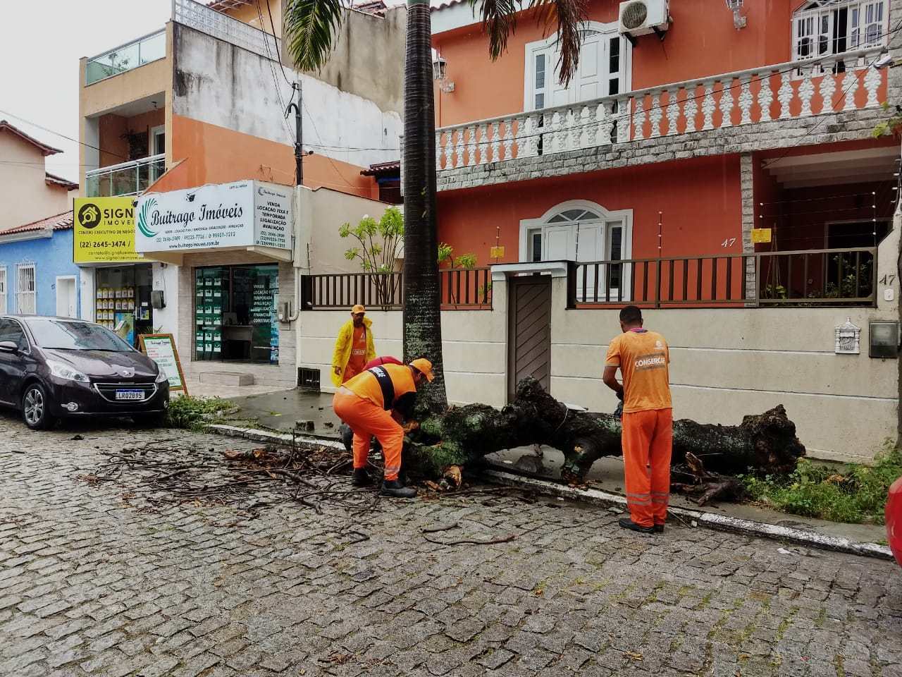 Prefeitura dá continuidade à contenção dos estragos causados pela chuva de sexta (17)