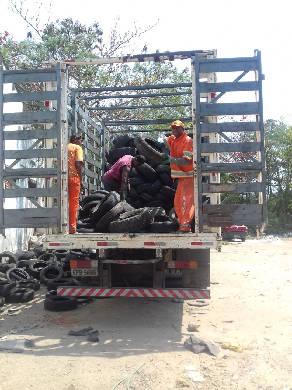 Comsercaf destina mais 9 toneladas de pneus para reciclagem