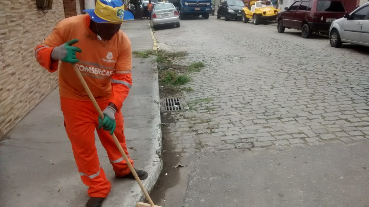 Comsercaf em ação na praça da Praia do Siqueira e no bairro Jardim Caiçara