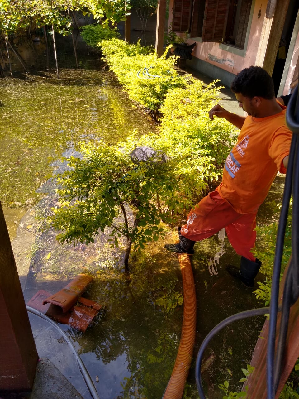 Prefeitura continua atendimento de áreas afetadas pela chuva