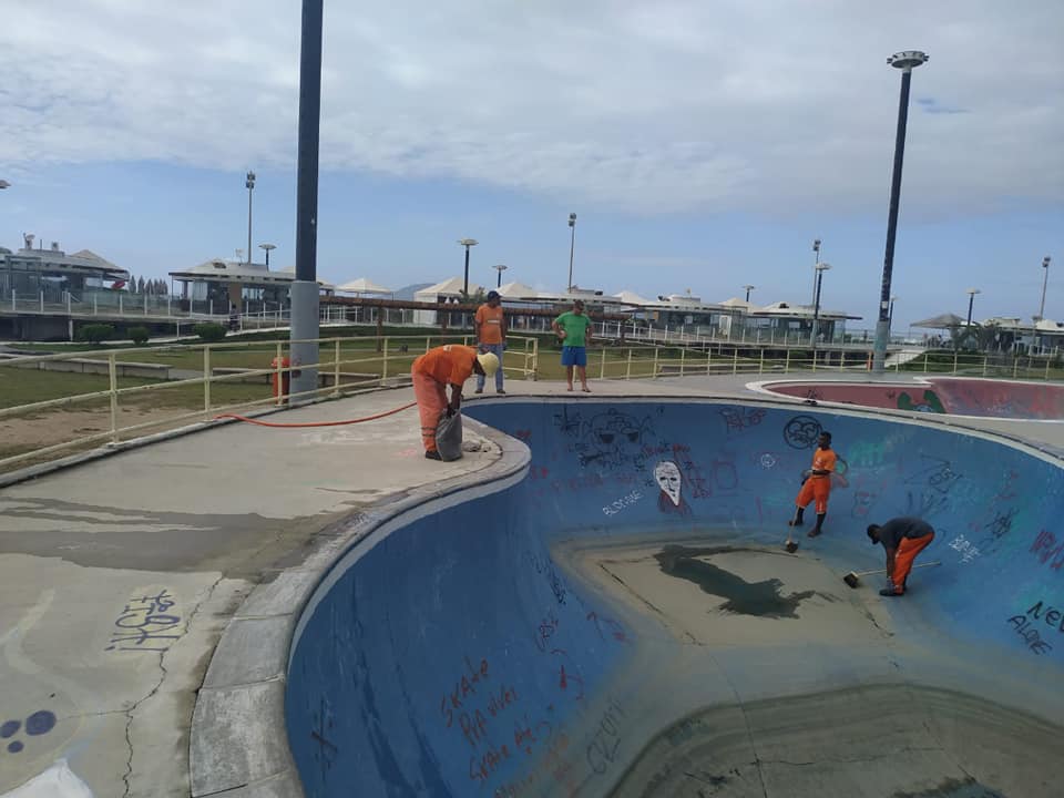 Comsercaf realiza limpeza na Praça do Skate