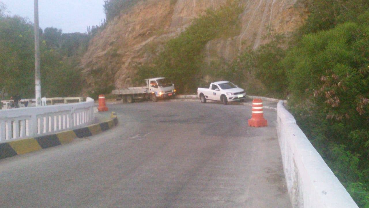 Comsercaf realiza limpeza na Ponte Feliciano Sodré