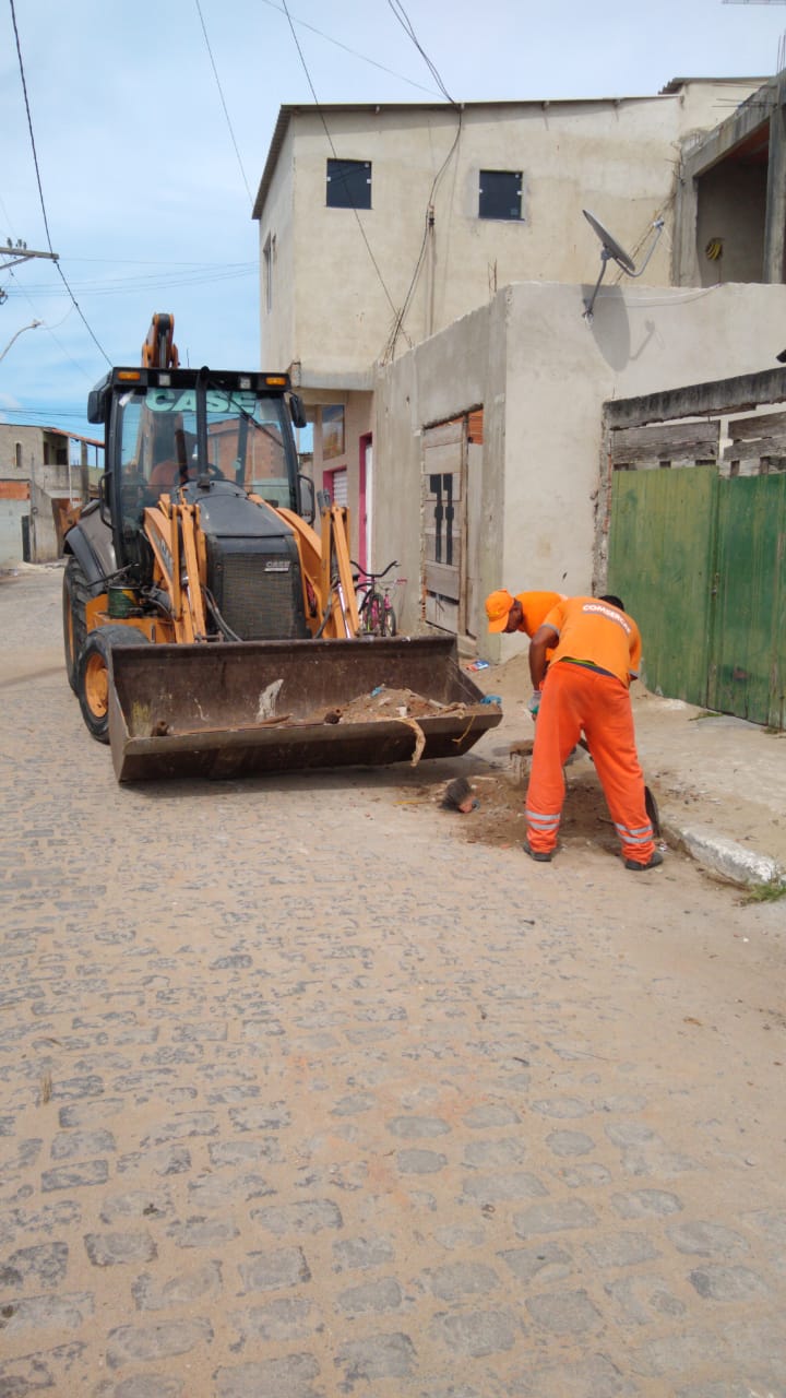 Prefeitura realiza mutirão de limpeza no bairro Manoel Corrêa