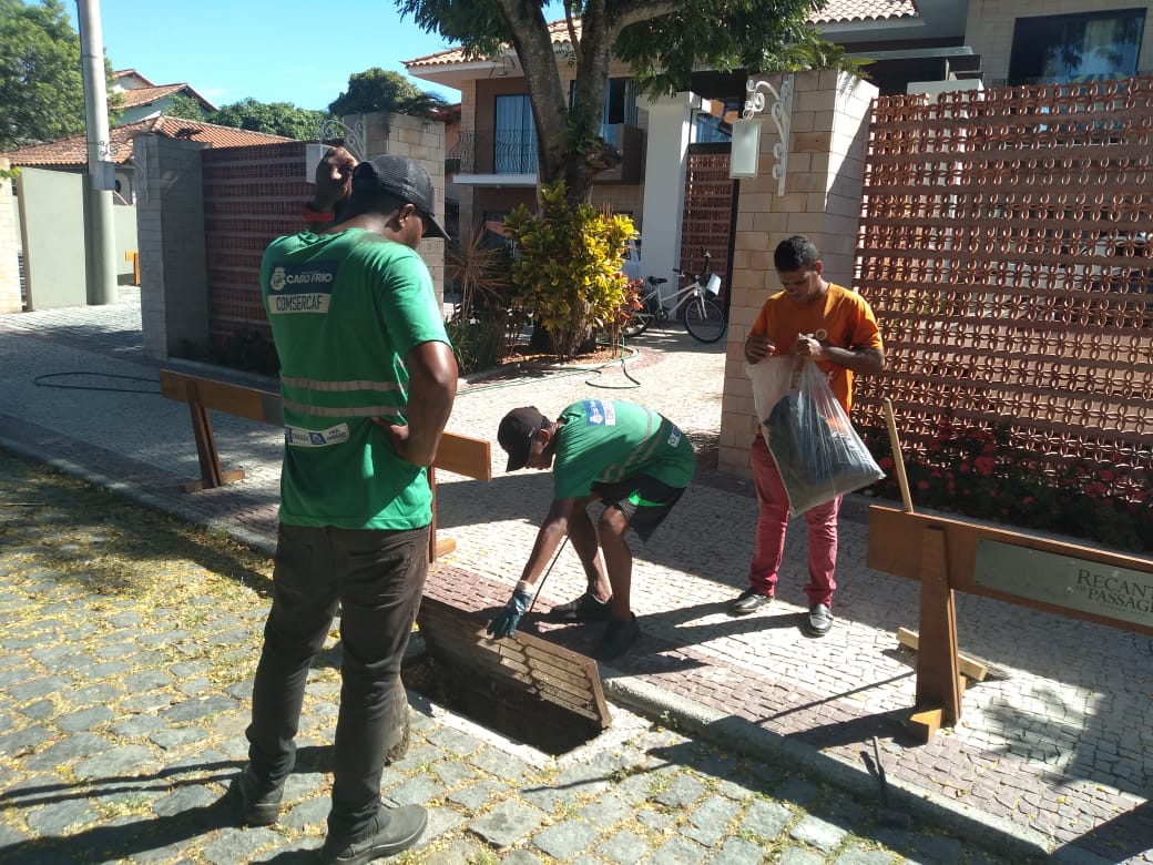 Comsercaf realiza limpeza diária nos bueiros de Cabo Frio