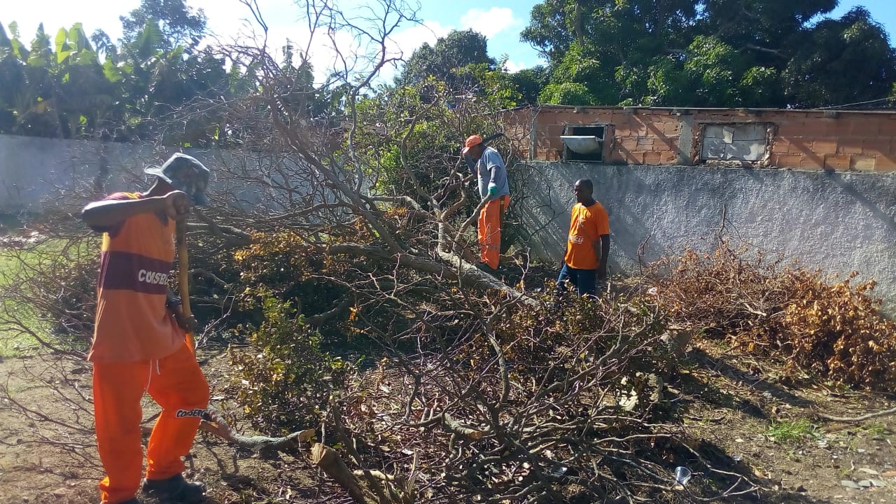 Comsercaf realiza limpeza na Escola Municipal Pedro Jotha