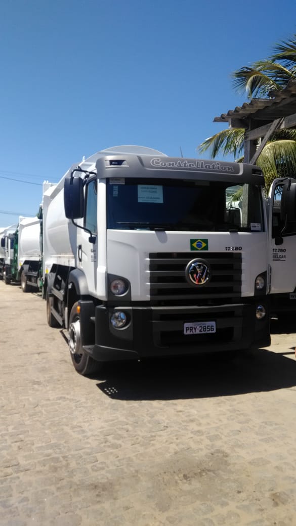 Comsercaf coloca em operação cinco novos caminhões compactadores