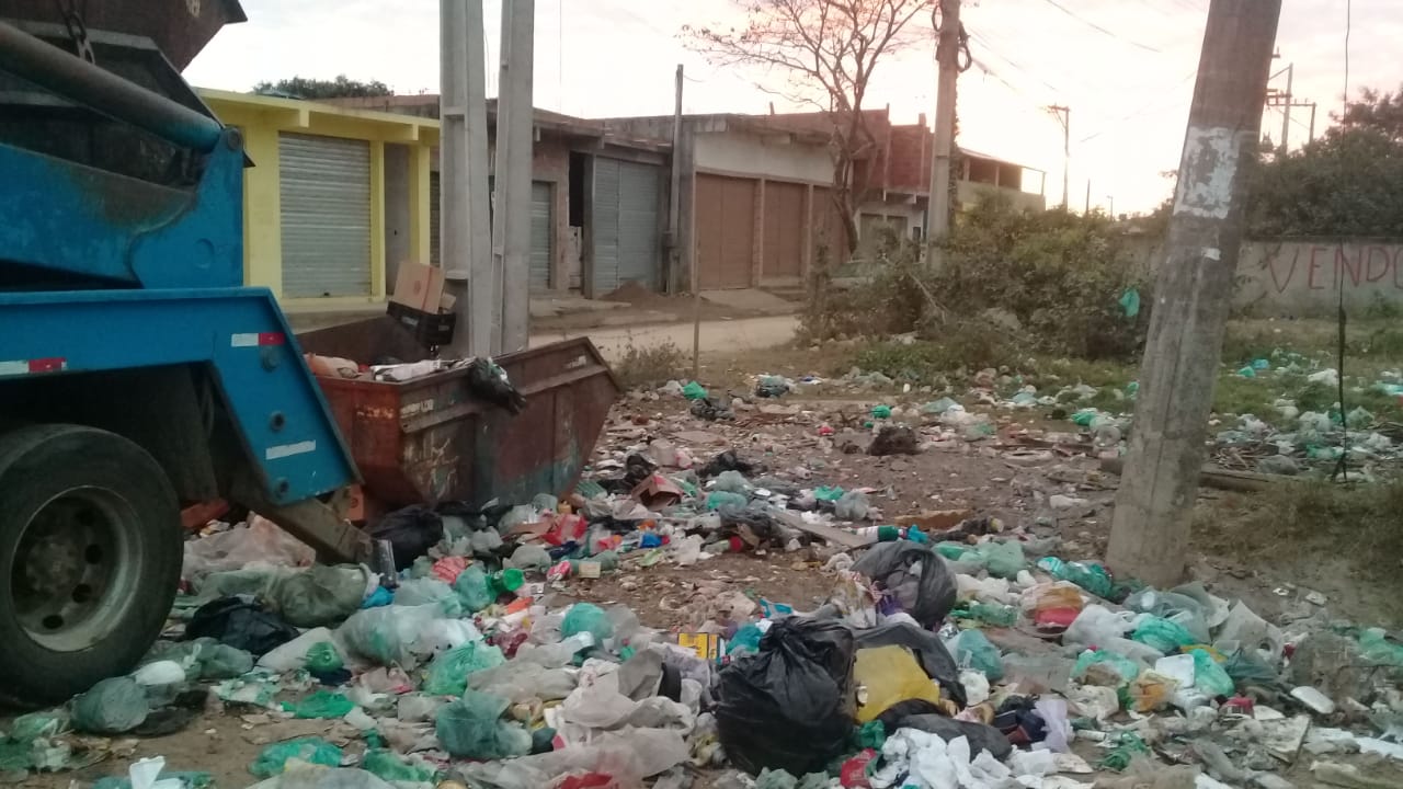 Moradores realizam descarte irregular de lixo em Tamoios